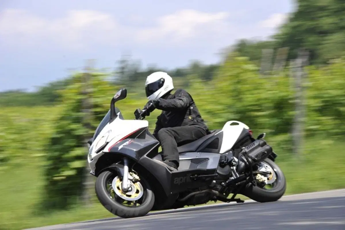 Aprilia SRV 850 ABS/ATC  (14)