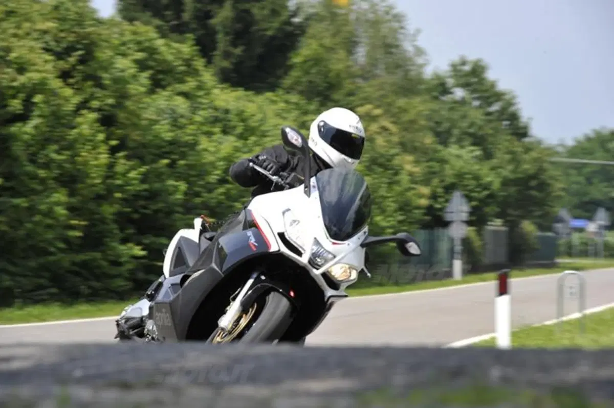Aprilia SRV 850 ABS/ATC  (15)