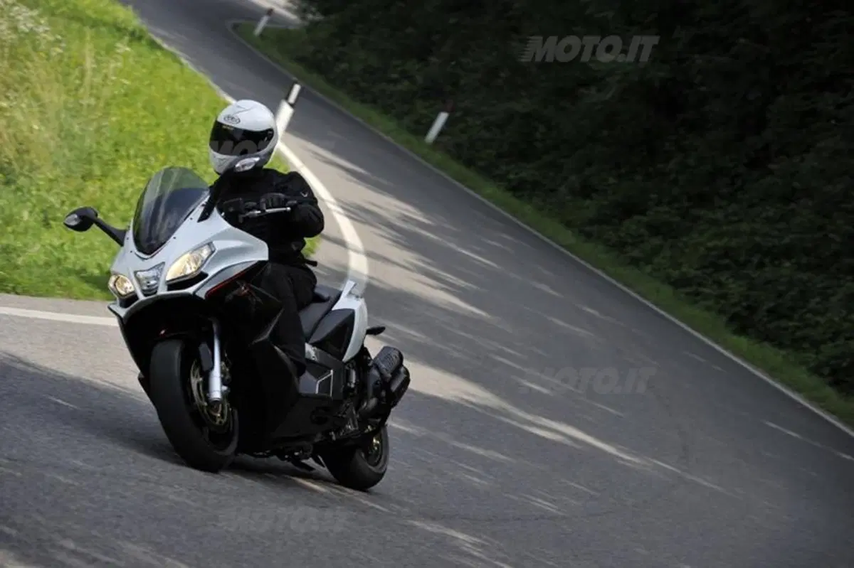 Aprilia SRV 850 ABS/ATC  (18)