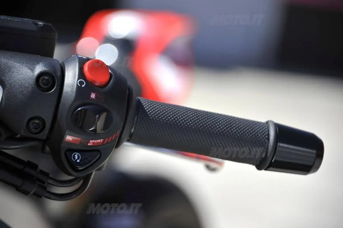 Aprilia SRV 850 ABS/ATC  (24)