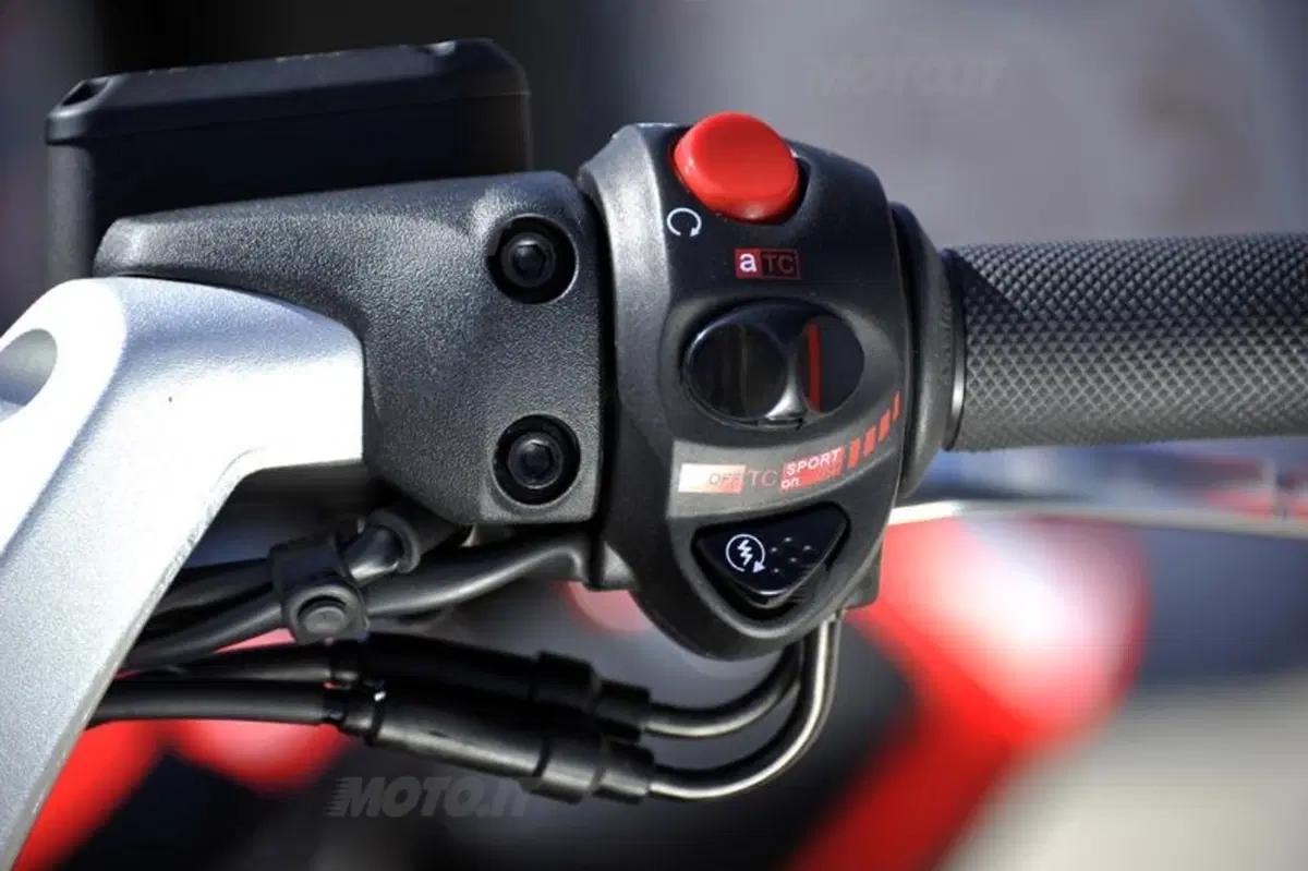 Aprilia SRV 850 ABS/ATC  (25)