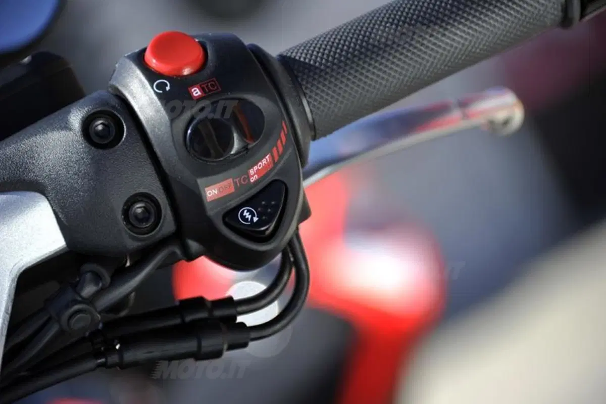 Aprilia SRV 850 ABS/ATC  (26)