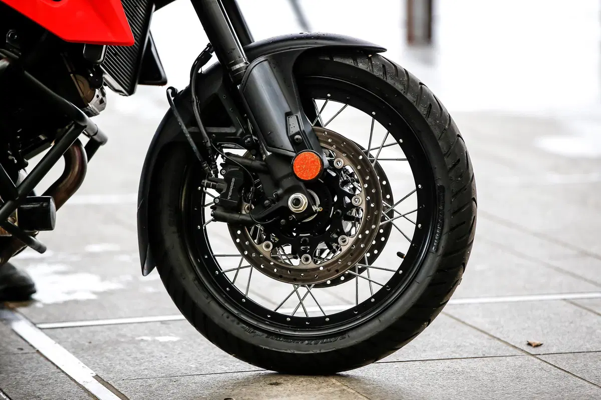 Suzuki V-Strom 1050XT vs Triumph Tiger 900 GT Pro: sfida 2020 tra maxi col 19 (12)