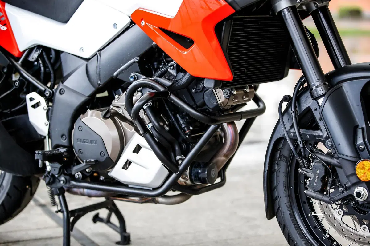 Suzuki V-Strom 1050XT vs Triumph Tiger 900 GT Pro: sfida 2020 tra maxi col 19 (15)
