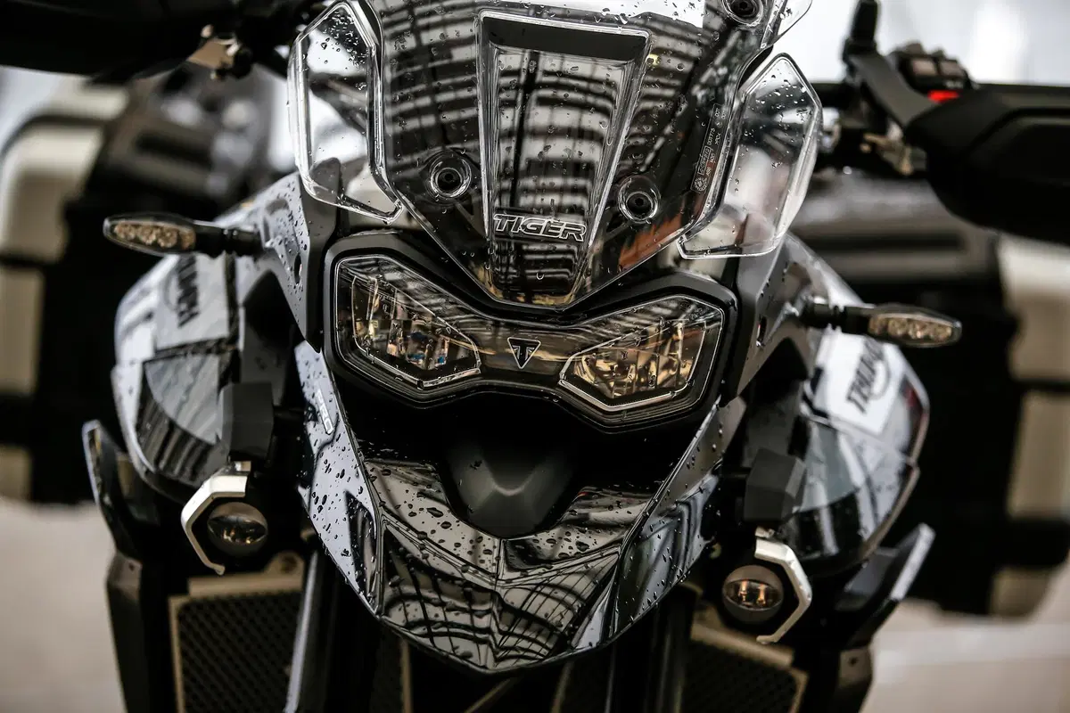 Suzuki V-Strom 1050XT vs Triumph Tiger 900 GT Pro: sfida 2020 tra maxi col 19 (2)