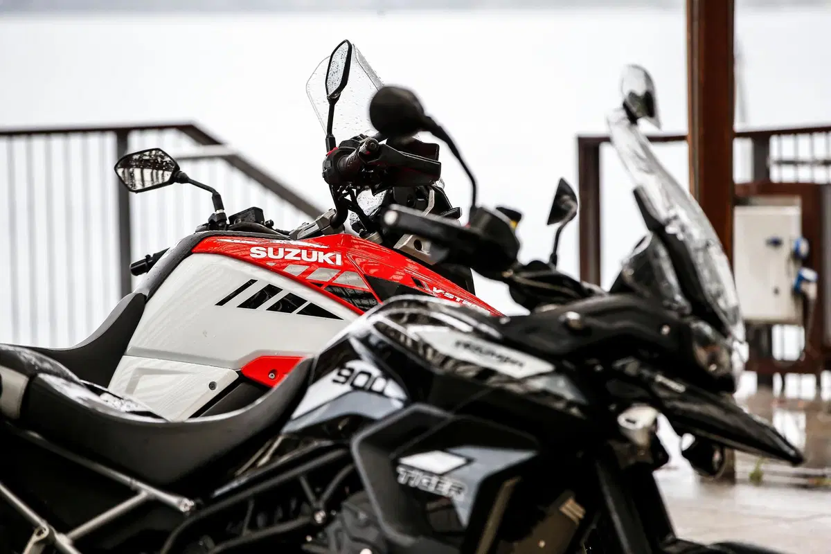 Suzuki V-Strom 1050XT vs Triumph Tiger 900 GT Pro: sfida 2020 tra maxi col 19 (2)