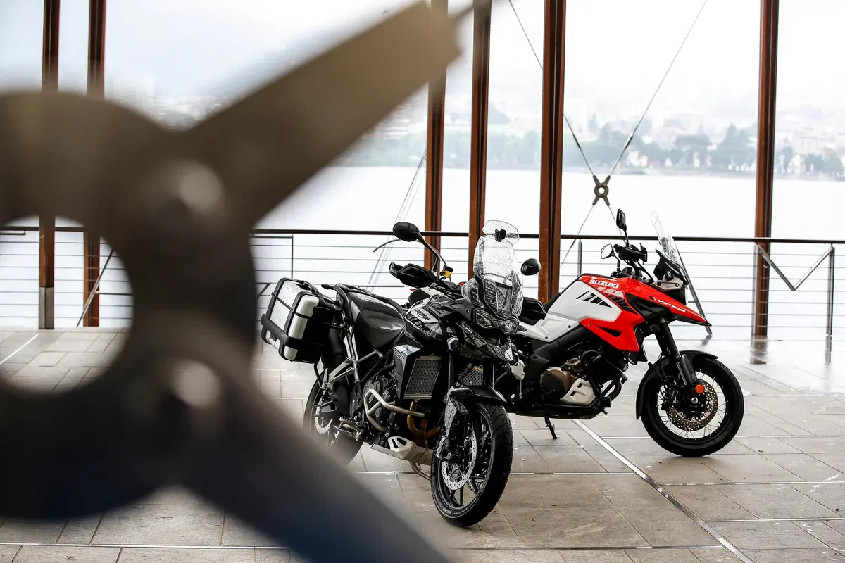 Suzuki V-Strom 1050XT vs Triumph Tiger 900 GT Pro: sfida 2020 tra maxi col 19 (4)