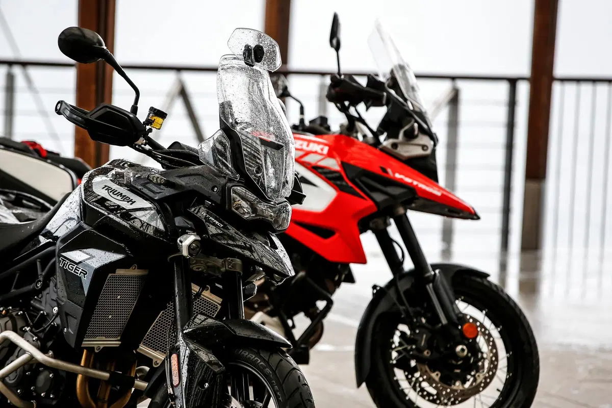Suzuki V-Strom 1050XT vs Triumph Tiger 900 GT Pro: sfida 2020 tra maxi col 19 (5)