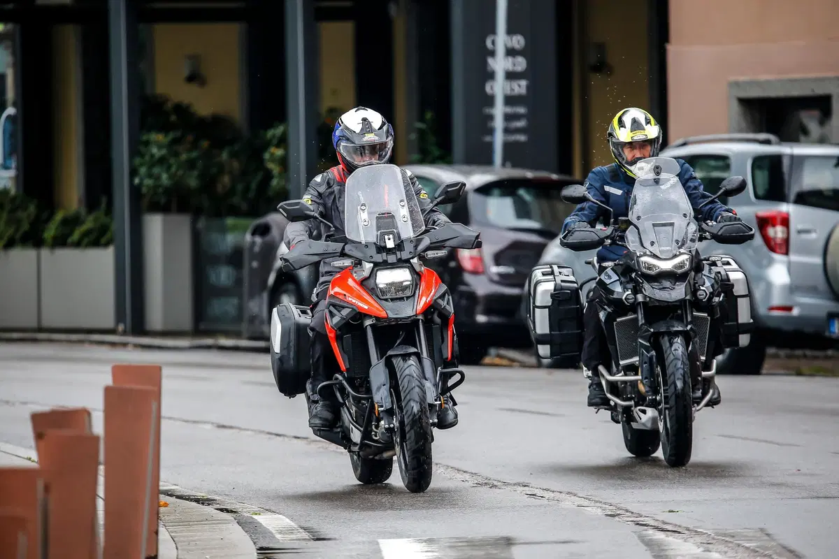 Suzuki V-Strom 1050XT vs Triumph Tiger 900 GT Pro: sfida 2020 tra maxi col 19 (3)