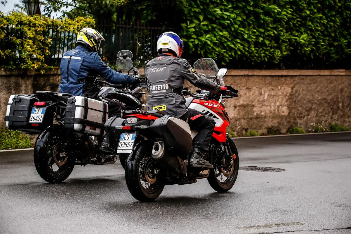 Suzuki V-Strom 1050XT vs Triumph Tiger 900 GT Pro: sfida 2020 tra maxi col 19 (6)