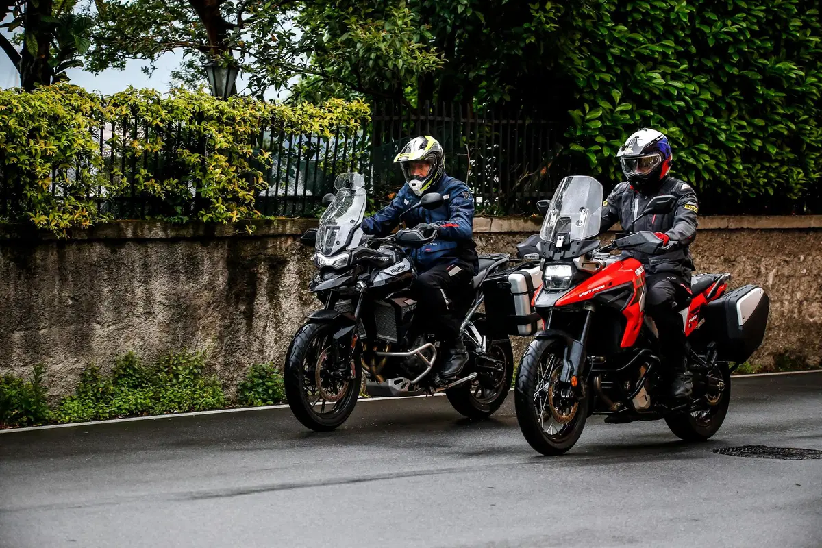 Suzuki V-Strom 1050XT vs Triumph Tiger 900 GT Pro: sfida 2020 tra maxi col 19 (7)