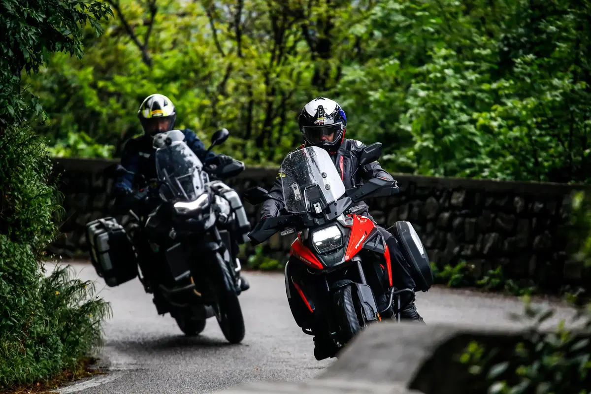 Suzuki V-Strom 1050XT vs Triumph Tiger 900 GT Pro: sfida 2020 tra maxi col 19