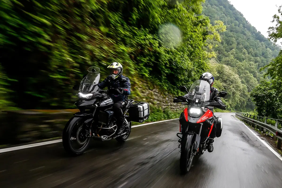 Suzuki V-Strom 1050XT vs Triumph Tiger 900 GT Pro: sfida 2020 tra maxi col 19
