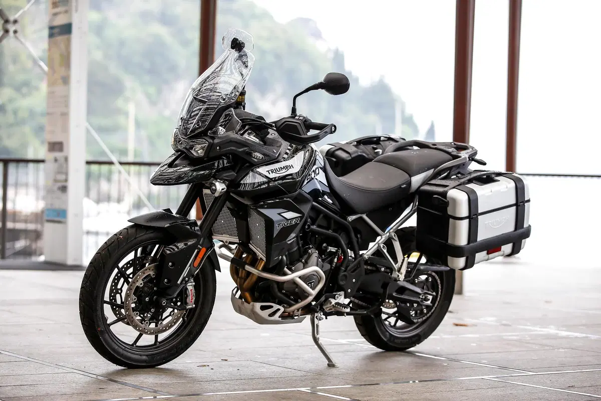 Suzuki V-Strom 1050XT vs Triumph Tiger 900 GT Pro: sfida 2020 tra maxi col 19 (13)