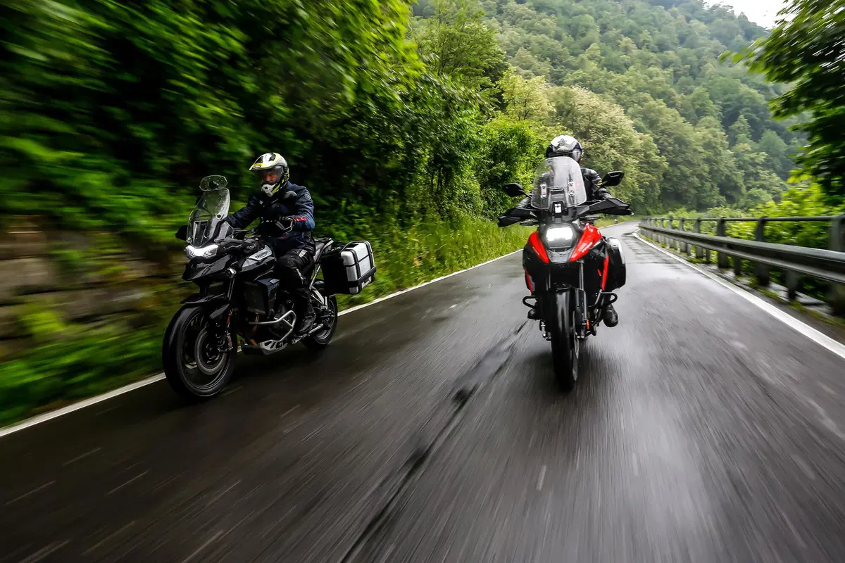 Suzuki V-Strom 1050XT vs Triumph Tiger 900 GT Pro: sfida 2020 tra maxi col 19 (6)