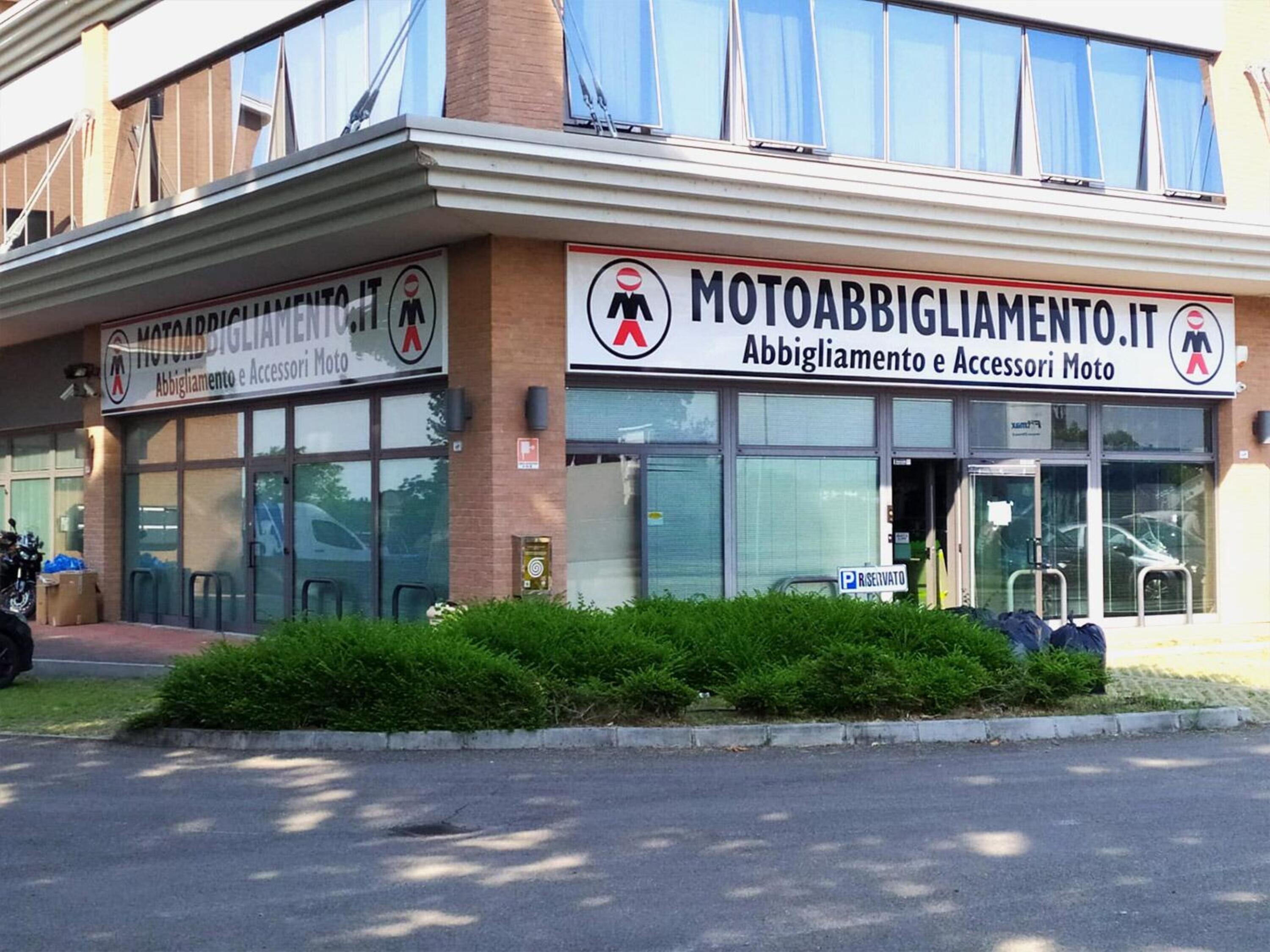A Reggio Emilia il 16esimo negozio Motoabbigliamento.it