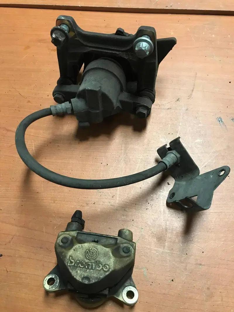 Coppia pinze freno Ducati Monster 600 '00 (3)