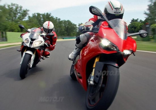 BMW S1000RR VS Ducati Panigale 1199S 