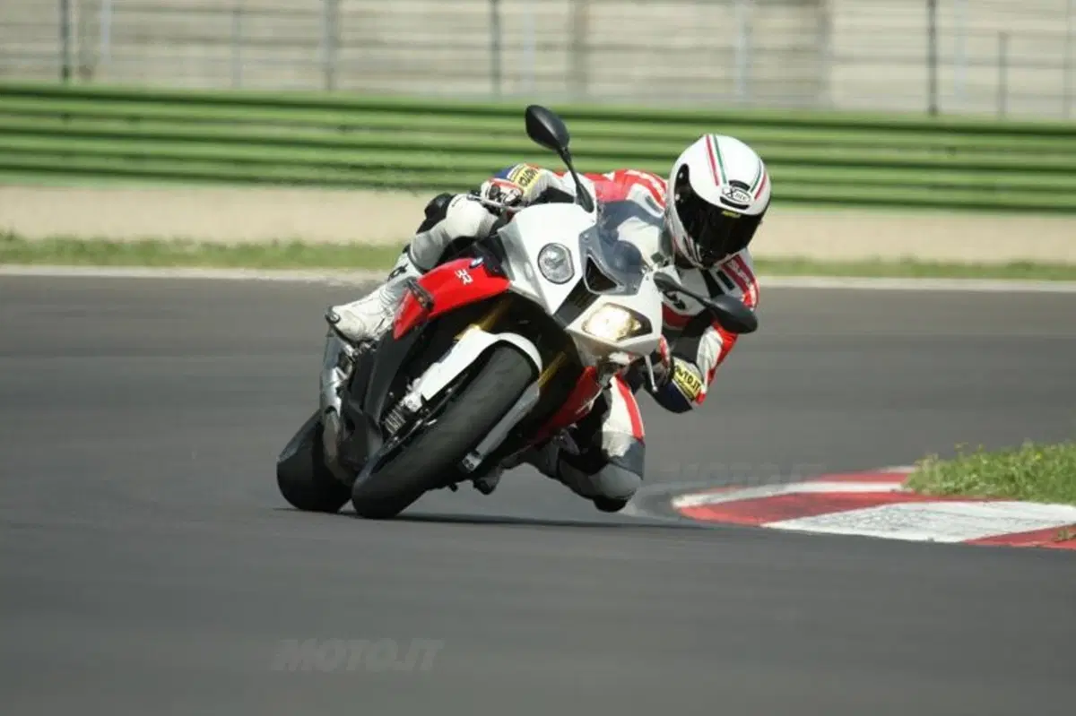 BMW S1000RR VS Ducati Panigale 1199S  (15)