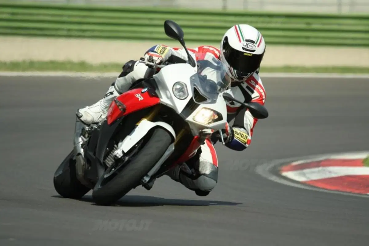 BMW S1000RR VS Ducati Panigale 1199S  (16)