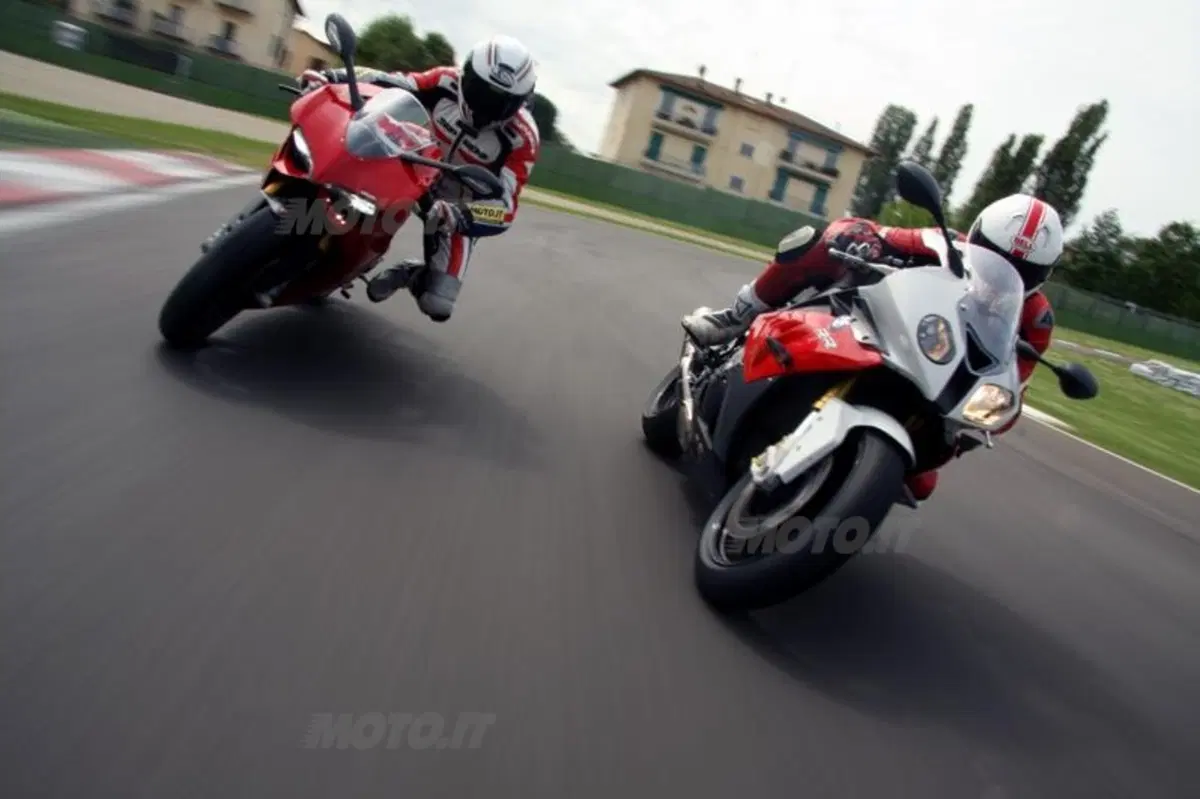BMW S1000RR VS Ducati Panigale 1199S  (33)