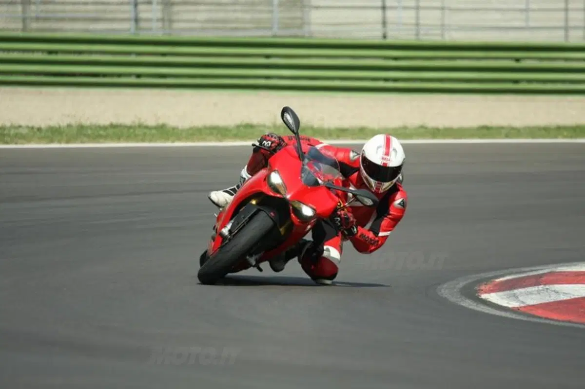 BMW S1000RR VS Ducati Panigale 1199S  (36)