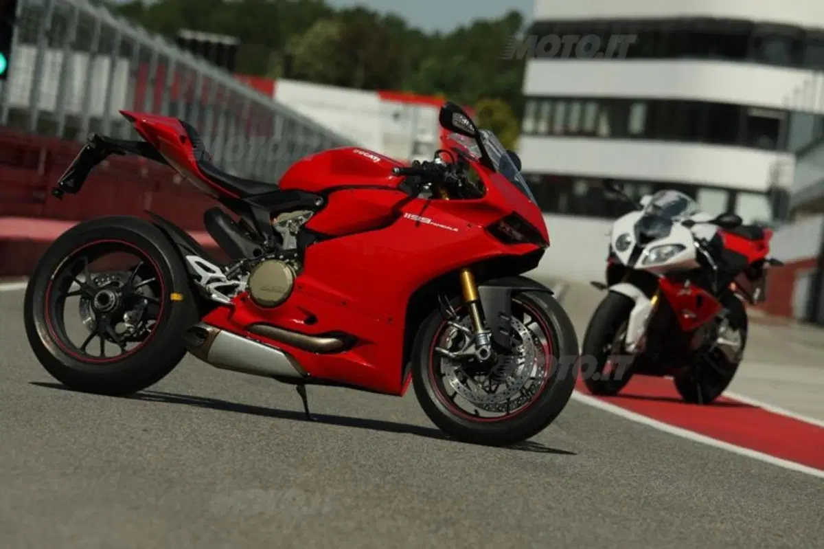 BMW S1000RR VS Ducati Panigale 1199S  (39)