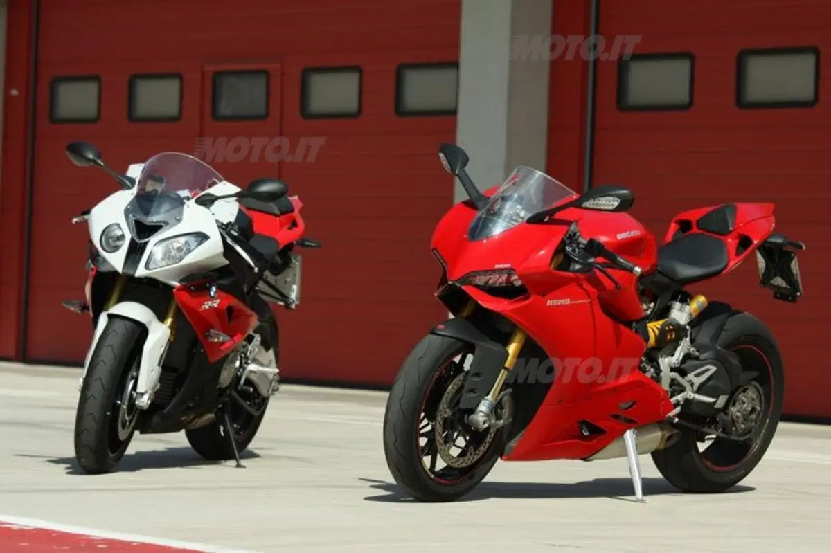 BMW S1000RR VS Ducati Panigale 1199S  (41)