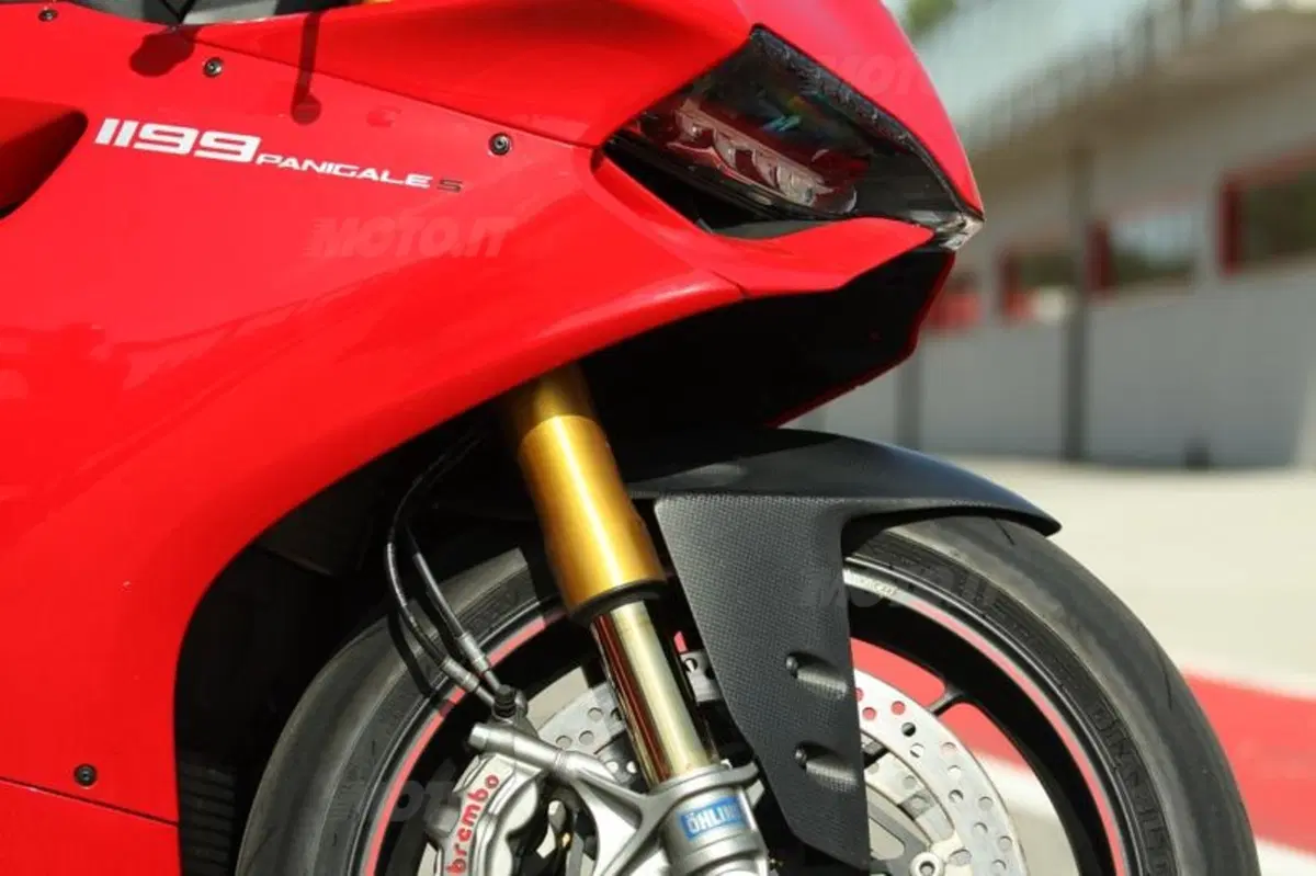 BMW S1000RR VS Ducati Panigale 1199S  (55)