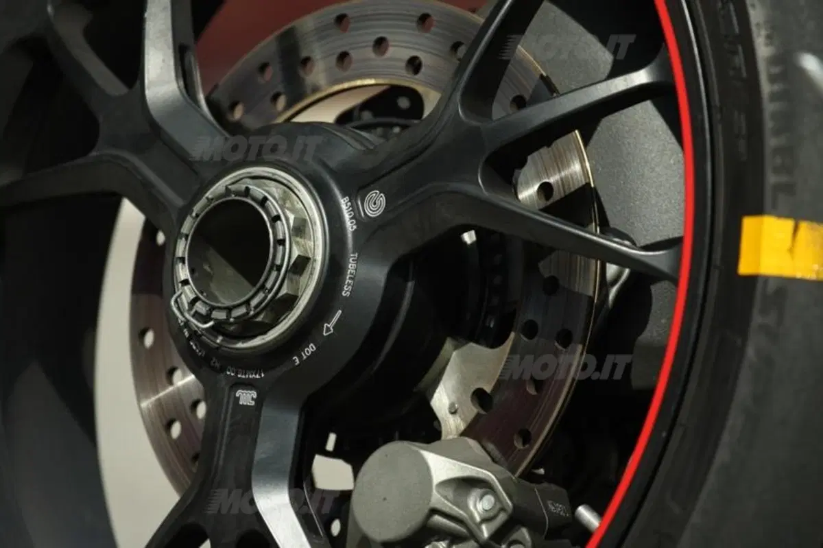 BMW S1000RR VS Ducati Panigale 1199S  (56)