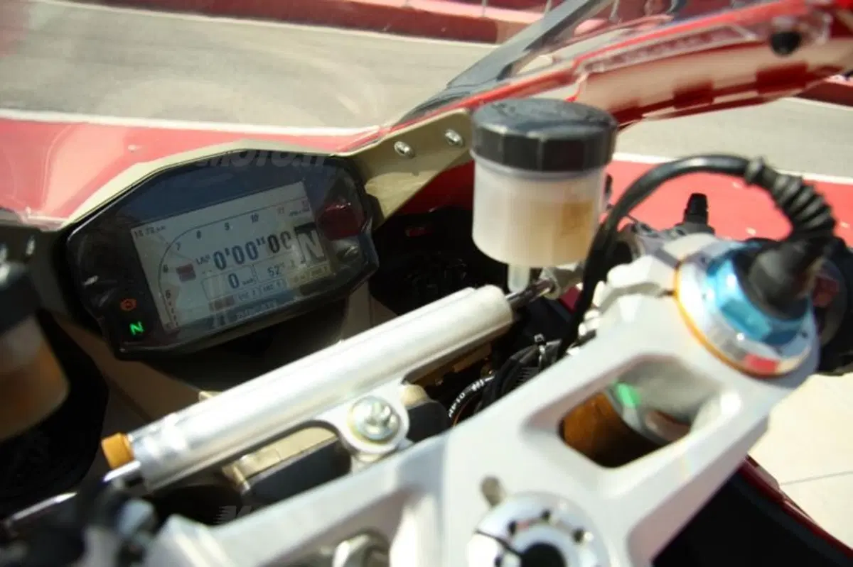 BMW S1000RR VS Ducati Panigale 1199S  (58)