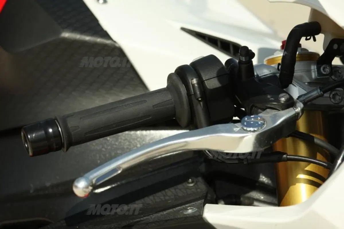 BMW S1000RR VS Ducati Panigale 1199S  (62)