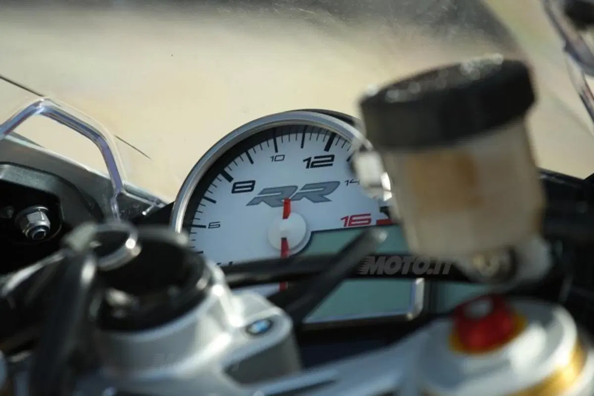 BMW S1000RR VS Ducati Panigale 1199S  (64)