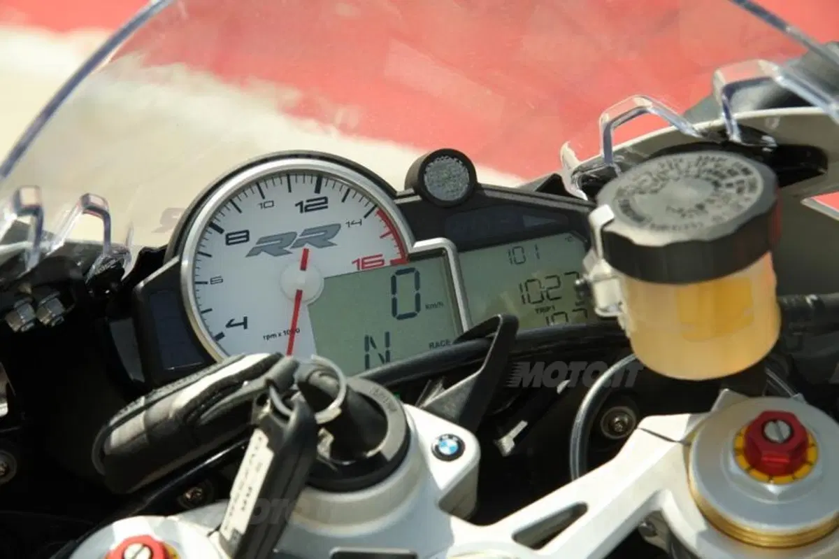 BMW S1000RR VS Ducati Panigale 1199S  (66)