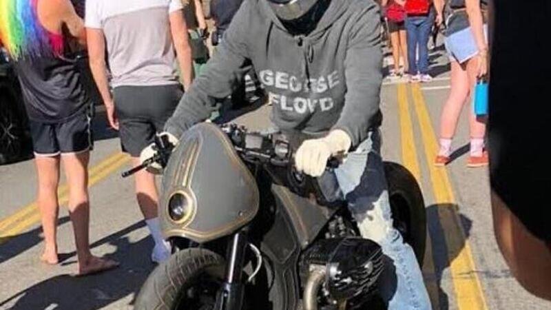 Brad Pitt in moto alla manifestazione per George Floyd 
