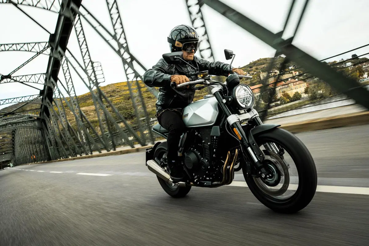 La Brixton Crossfire 500 arriva nei concessionari (2)
