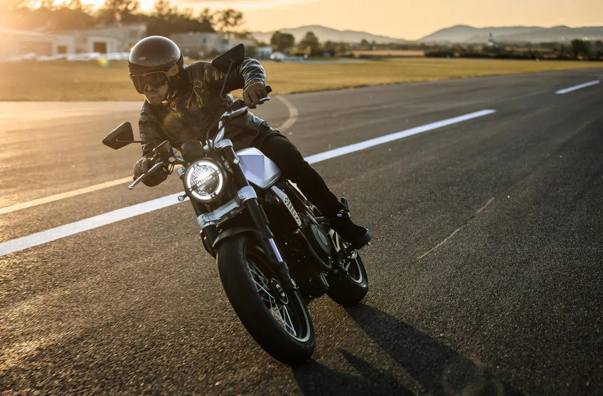 La Brixton Crossfire 500 arriva nei concessionari (3)