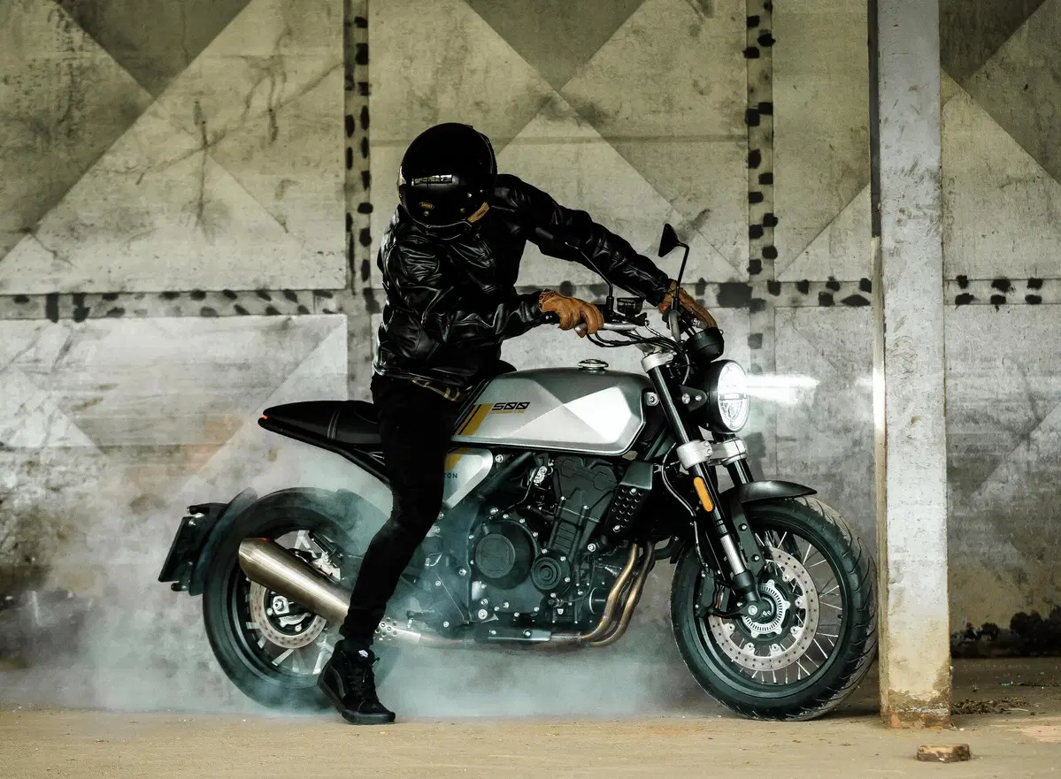 La Brixton Crossfire 500 arriva nei concessionari (11)