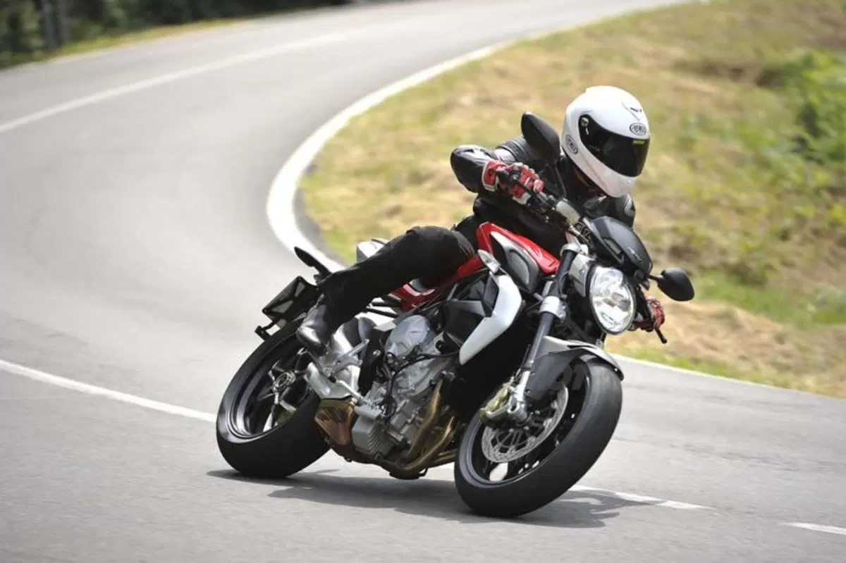 MV Agusta Brutale 675  (2)
