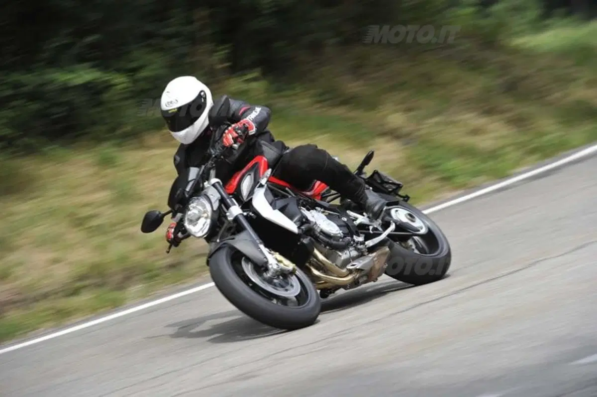 MV Agusta Brutale 675  (8)
