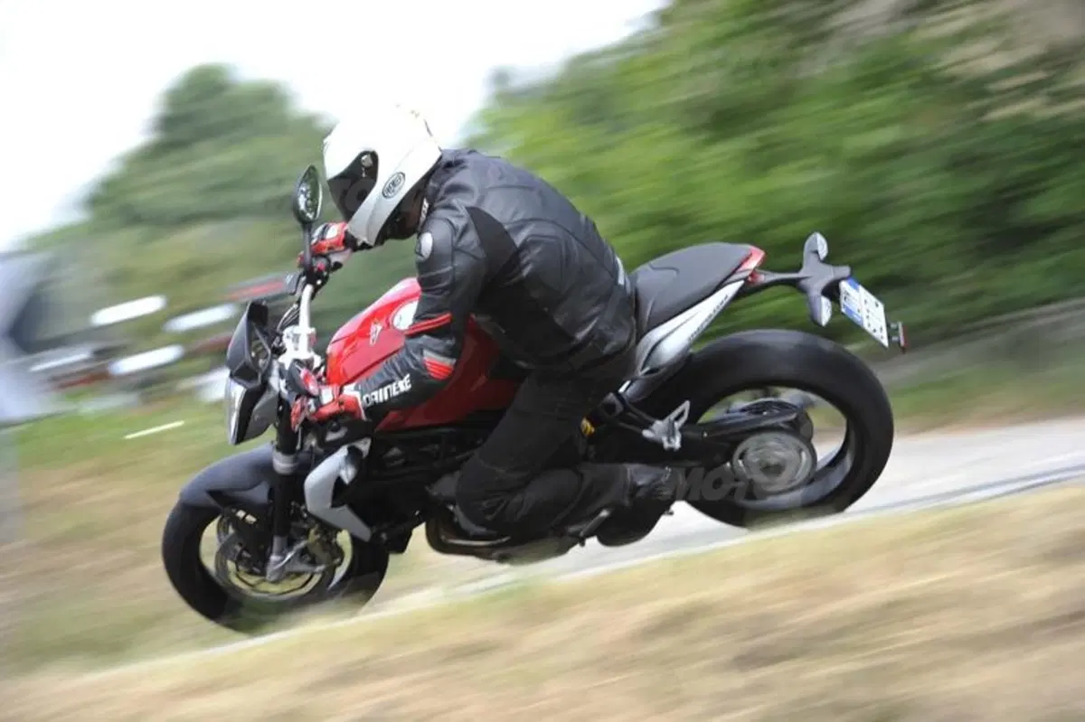 MV Agusta Brutale 675  (13)