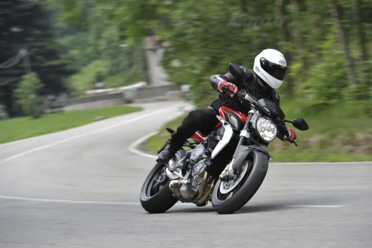 MV Agusta Brutale 675  (15)