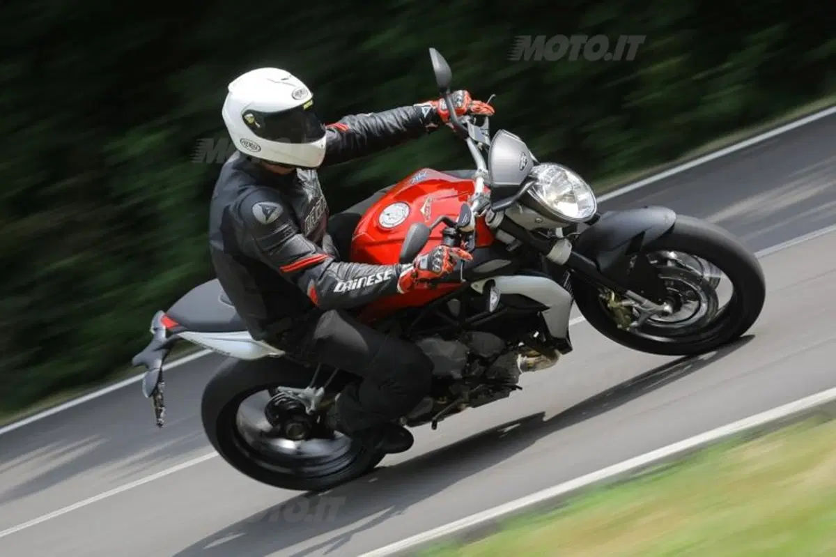 MV Agusta Brutale 675  (16)