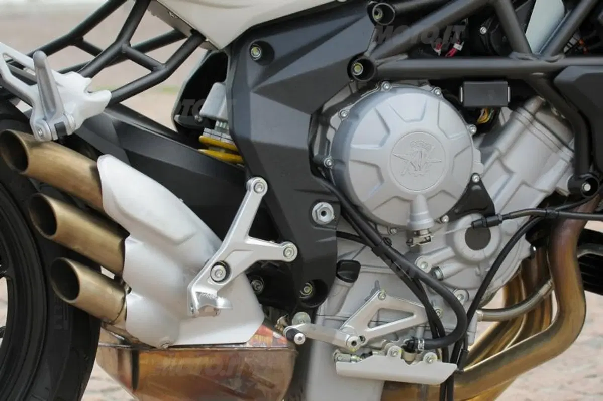 MV Agusta Brutale 675  (33)