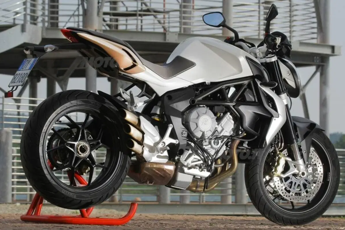 MV Agusta Brutale 675  (40)