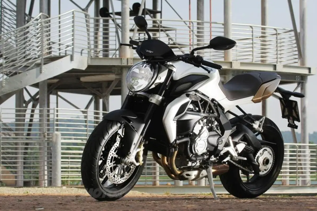 MV Agusta Brutale 675  (45)