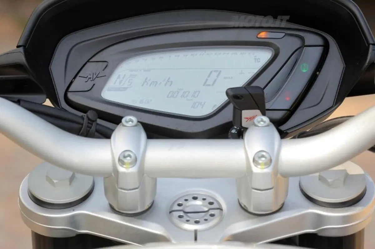 MV Agusta Brutale 675  (56)