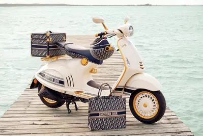 Vespa 946 Christian Dior, frutto della collaborazione di due icone