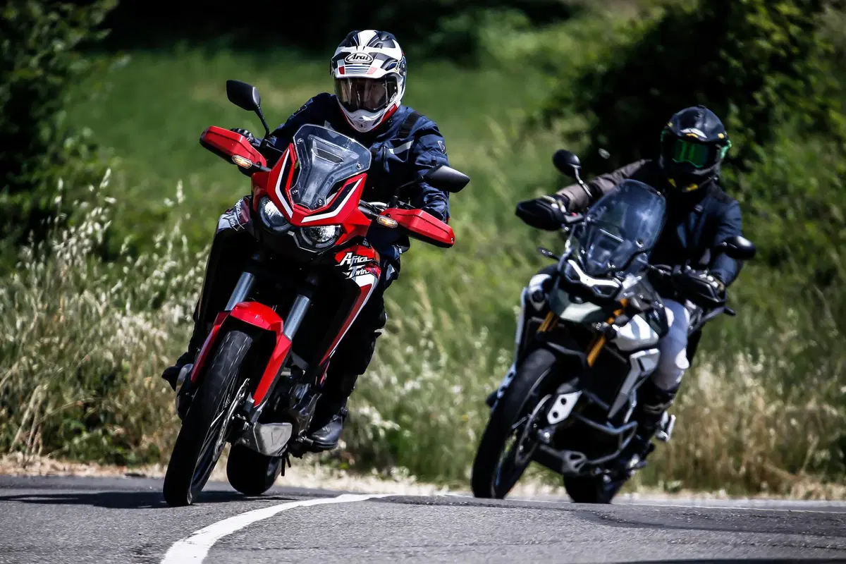 Honda Africa Twin 1100 vs Triumph Tiger Rally 900: SFIDA MAXIENDURO 2020 (2)