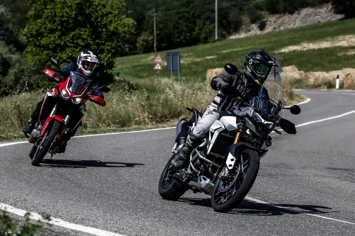 Honda Africa Twin 1100 vs Triumph Tiger Rally 900: SFIDA MAXIENDURO 2020 (3)